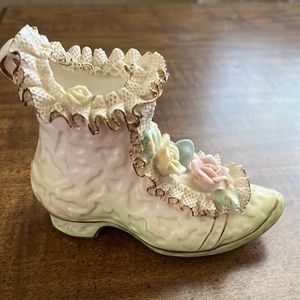 VTG Victorian Shoe, figurine, made in Japan.